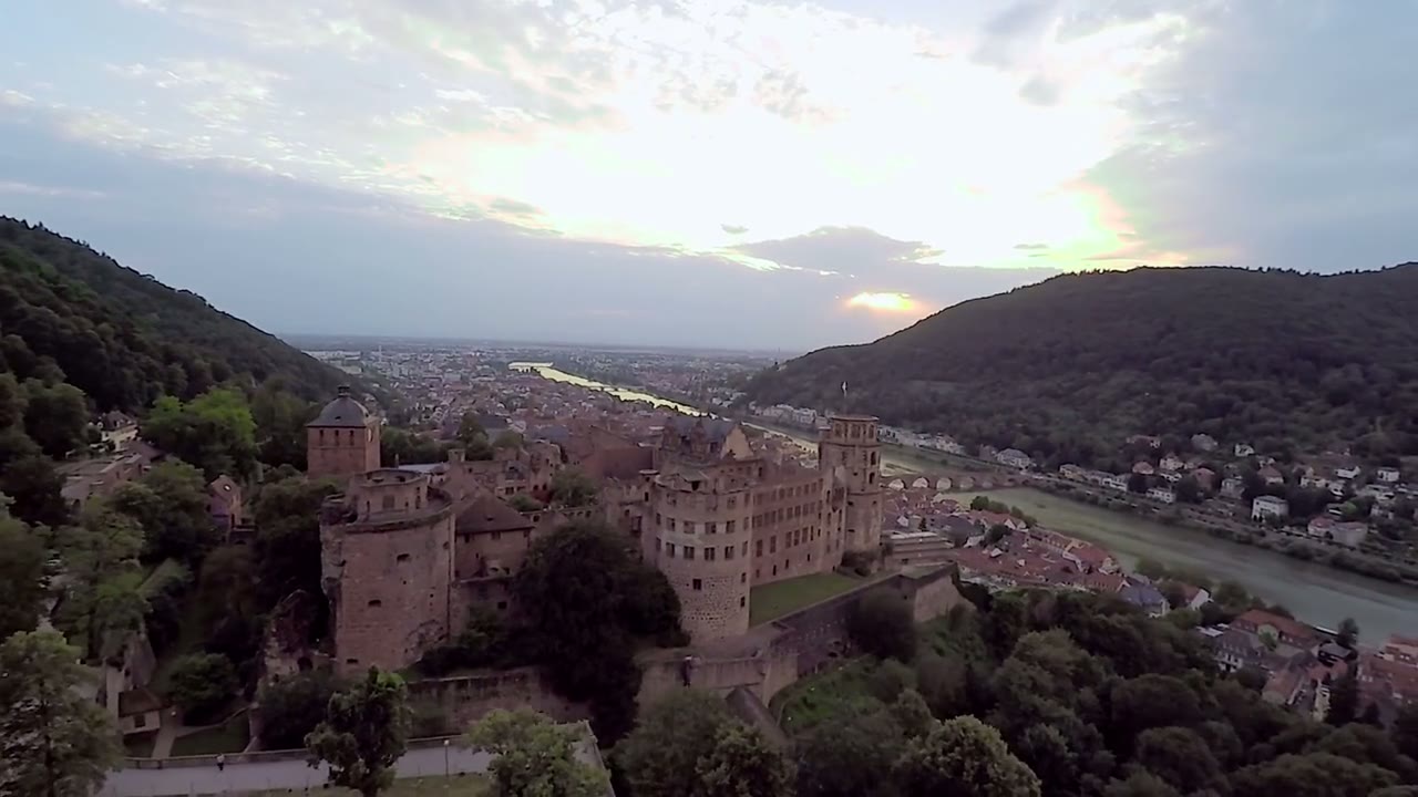 EIN SCHLOSS FÜR UNS ALLE